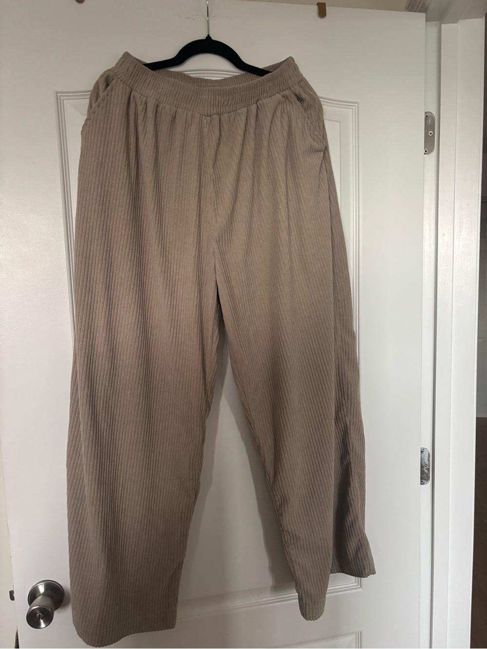 Men's Casual Ribbed Elastic-Waist Pants in Taupe
